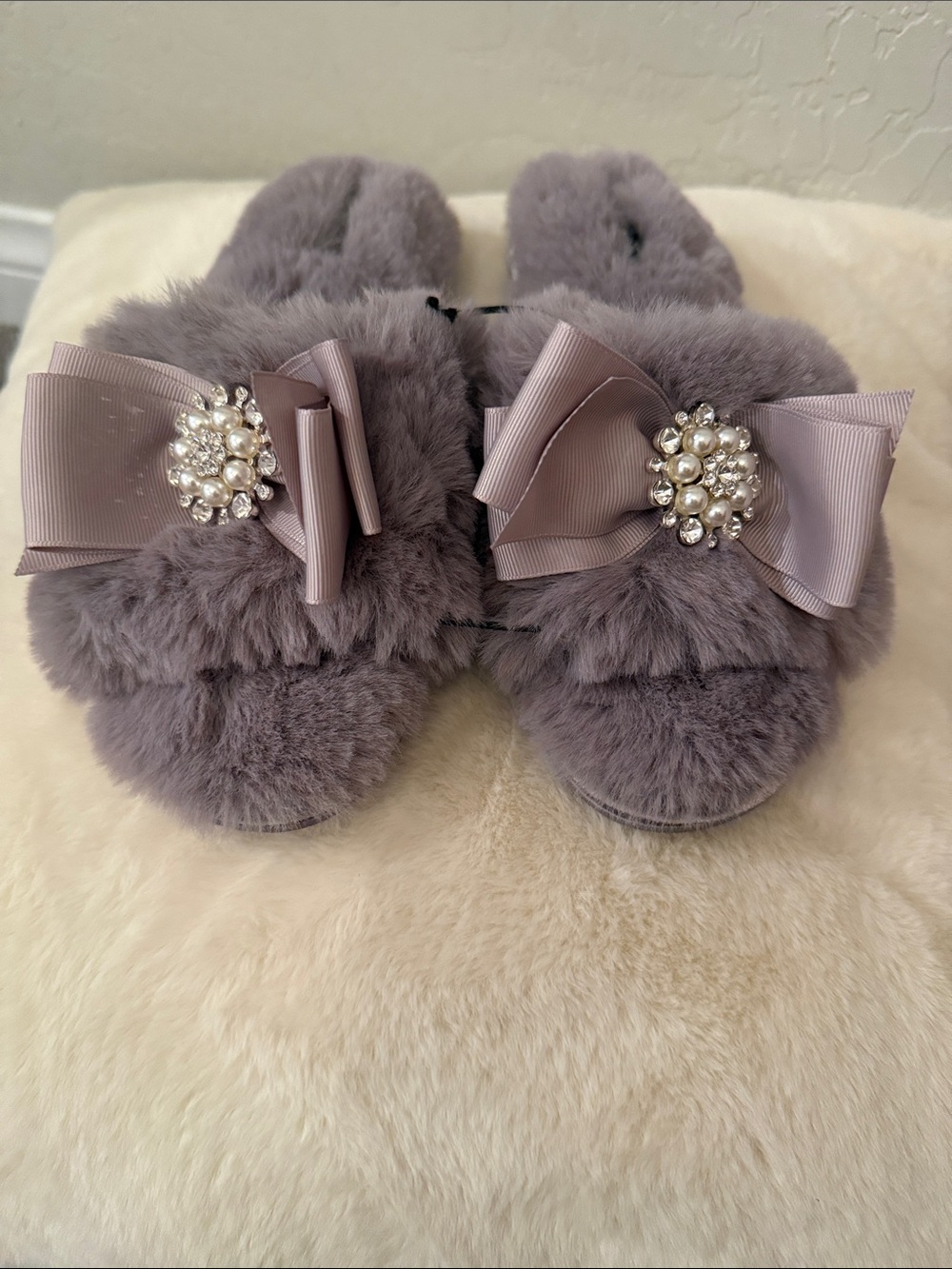 Plush Bow Gem Slide Slippers - Lavender Gray